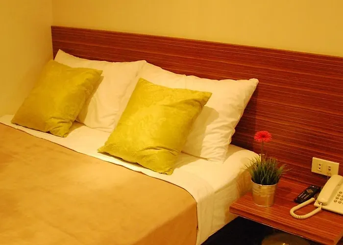 White House Asoke Sukhumvit 18