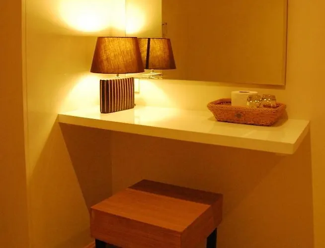 White House Asoke Sukhumvit 18 ホテル 3*