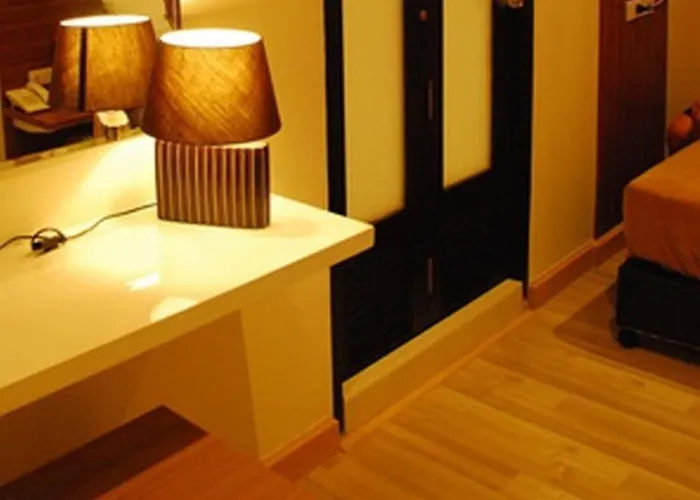 White House Asoke Sukhumvit 18 3* Бангкок
