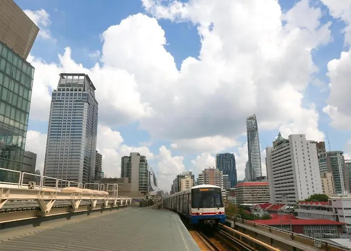 White House Asoke Sukhumvit 18 3* Бангкок