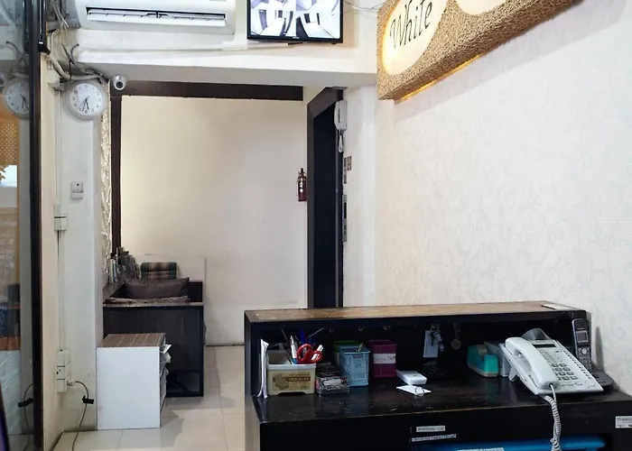 White House Asoke Sukhumvit 18
