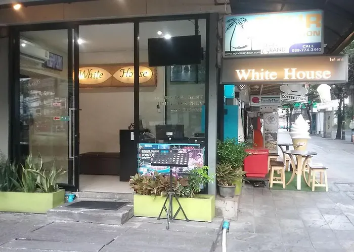 White House Asoke Sukhumvit 18 3*