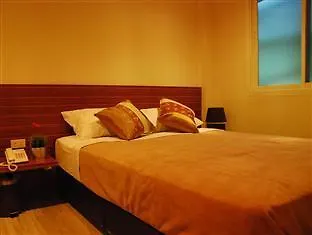 White House Asoke Sukhumvit 18 ホテル