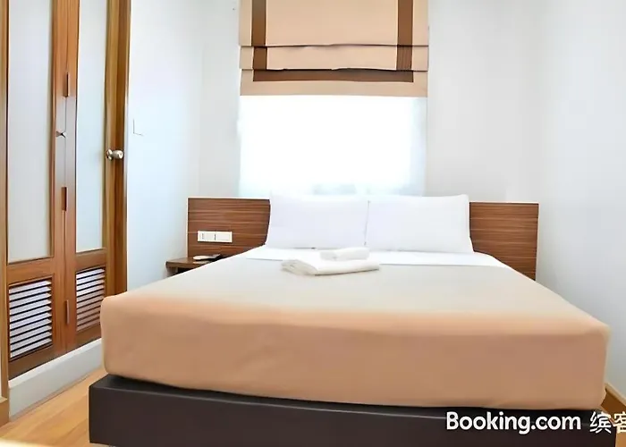 White House Asoke Sukhumvit 18 ホテル バンコク都