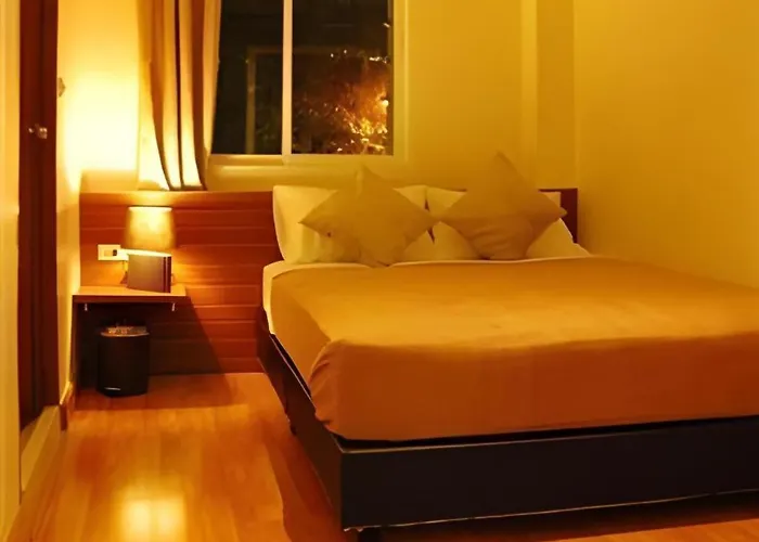 ホテル White House Asoke Sukhumvit 18 バンコク都