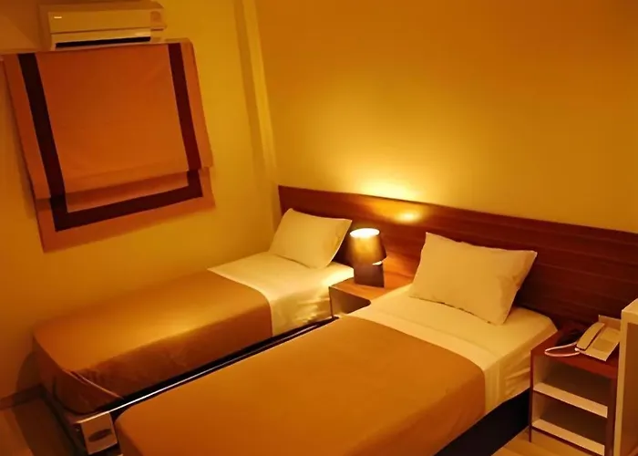 White House Asoke Sukhumvit 18 3* バンコク都