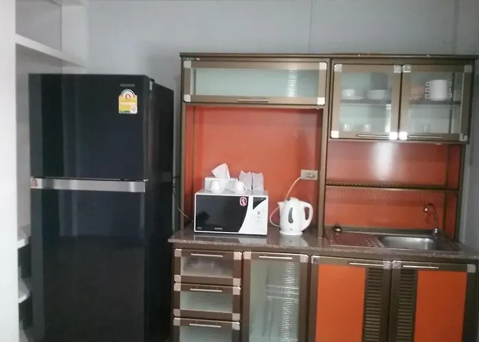 White House Asoke Sukhumvit 18 ホテル
