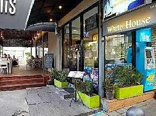 White House Asoke Sukhumvit 18 3* バンコク都