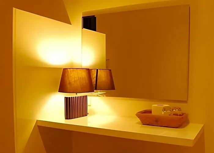 White House Asoke Sukhumvit 18 ホテル バンコク都