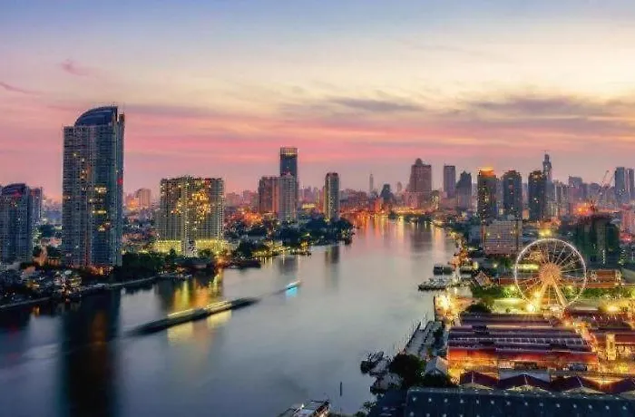 White House Asoke Sukhumvit 18 ホテル 3*