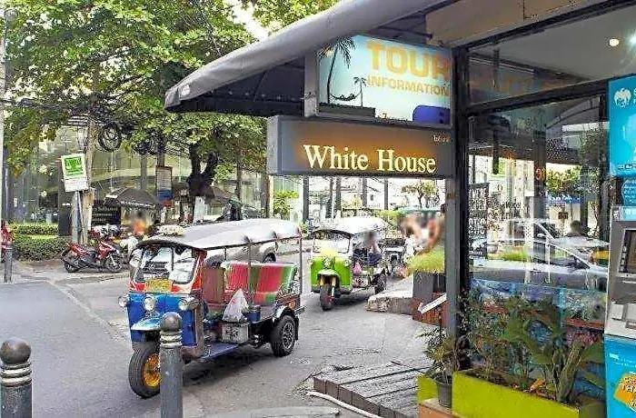 White House Asoke Sukhumvit 18 3*