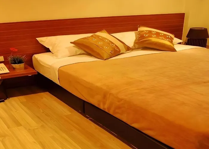 ホテル White House Asoke Sukhumvit 18 3*
