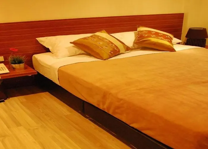 White House Asoke Sukhumvit 18 ホテル バンコク都