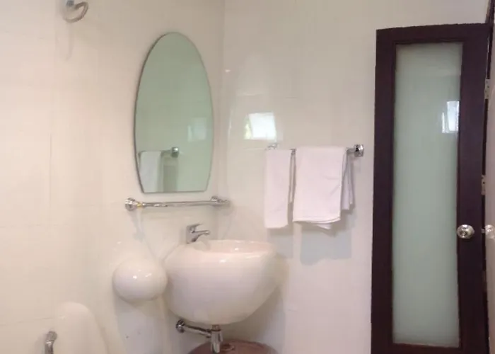 ホテル White House Asoke Sukhumvit 18 3*