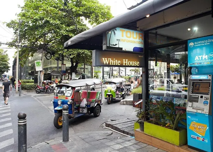 White House Asoke Sukhumvit 18