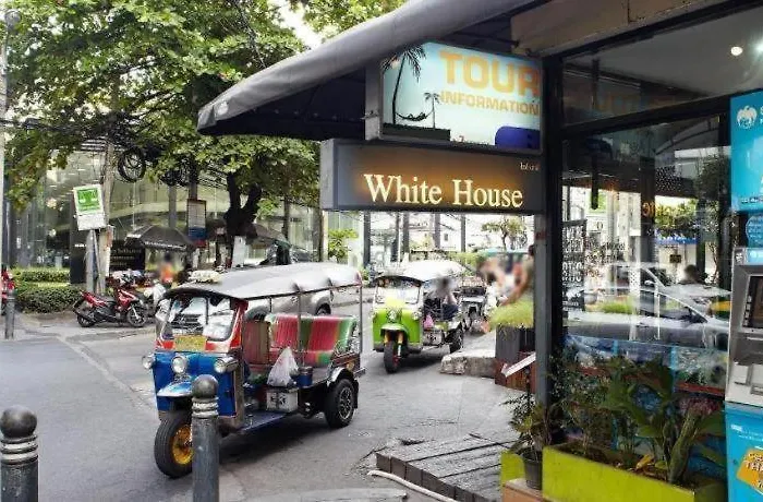 White House Asoke Sukhumvit 18 ホテル バンコク都