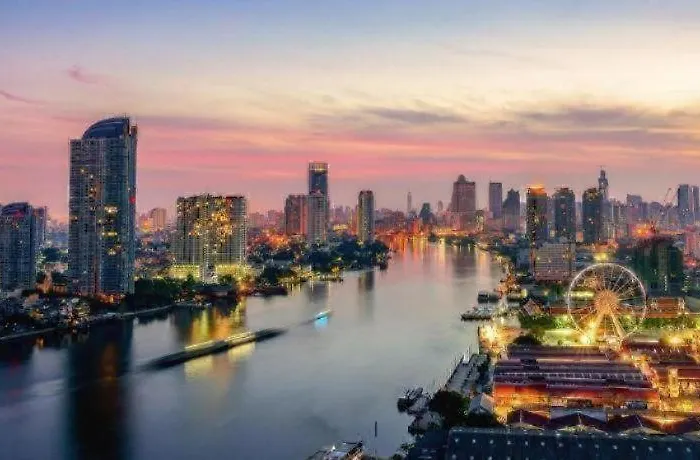 White House Asoke Sukhumvit 18 ホテル
