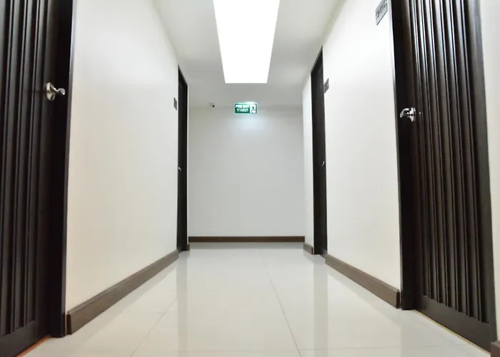 White House Asoke Sukhumvit 18