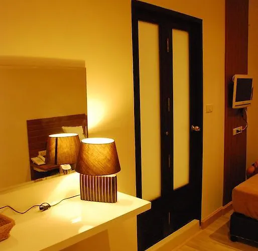 ホテル White House Asoke Sukhumvit 18 3*