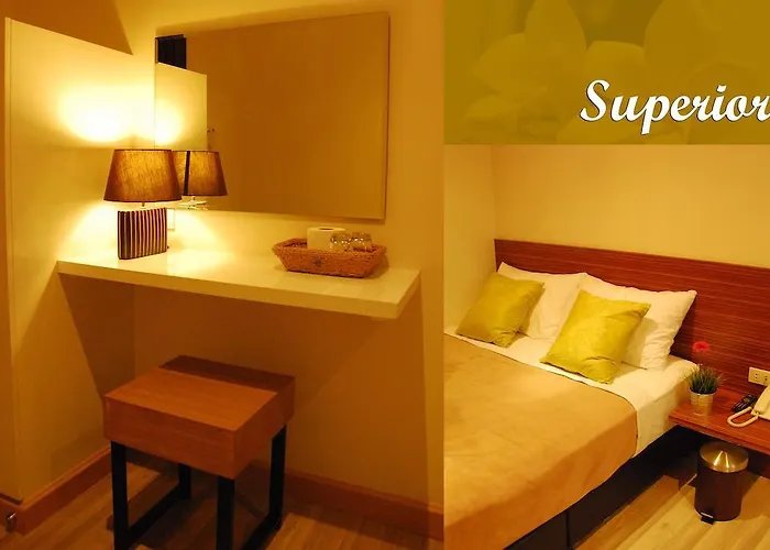 Отель White House Asoke Sukhumvit 18 Бангкок
