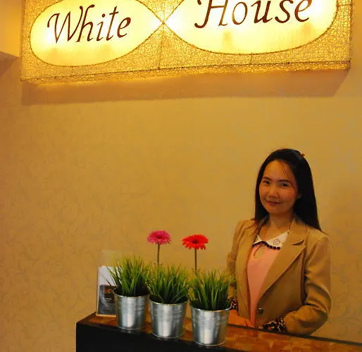 White House Asoke Sukhumvit 18 バンコク都